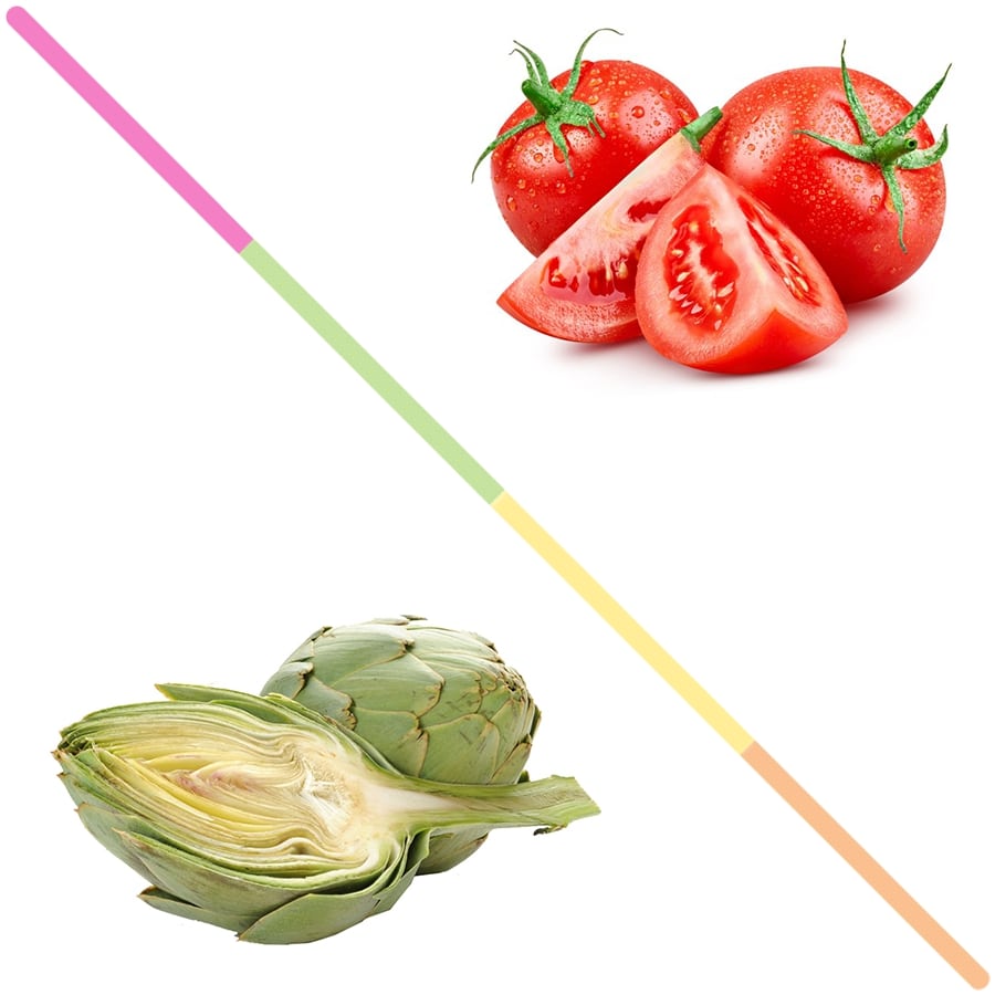Deux tomates entières à côté de deux quarts de tomates et un artichaut entier à coté d'un demi artichaut sur fond blanc