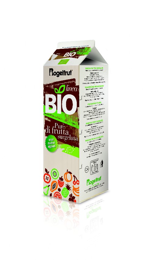 une brique de jus de la passion surgelé sur fond blanc