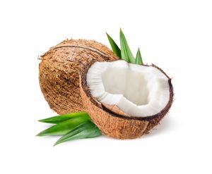 Une noix de coco entière à côté d'une demi noix de coco surgelée sur fond blanc